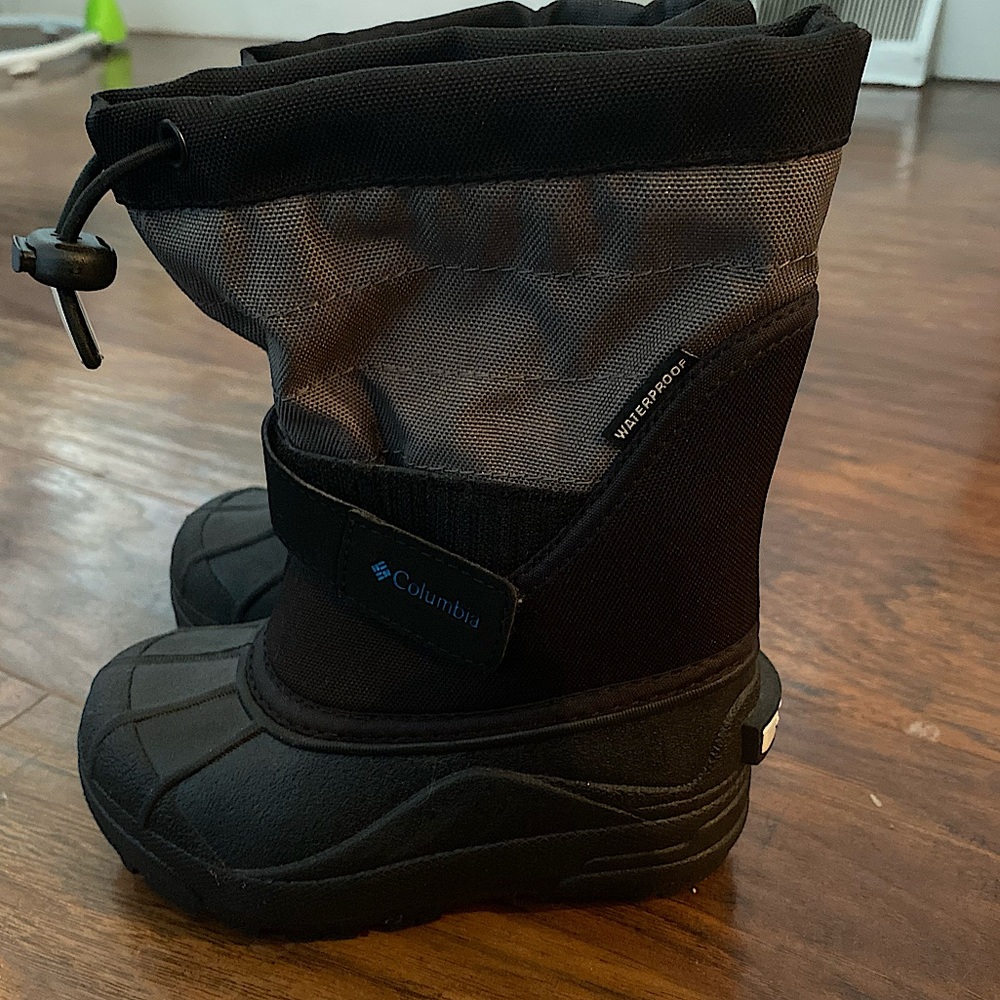 Columbia toddler snow boots size 9